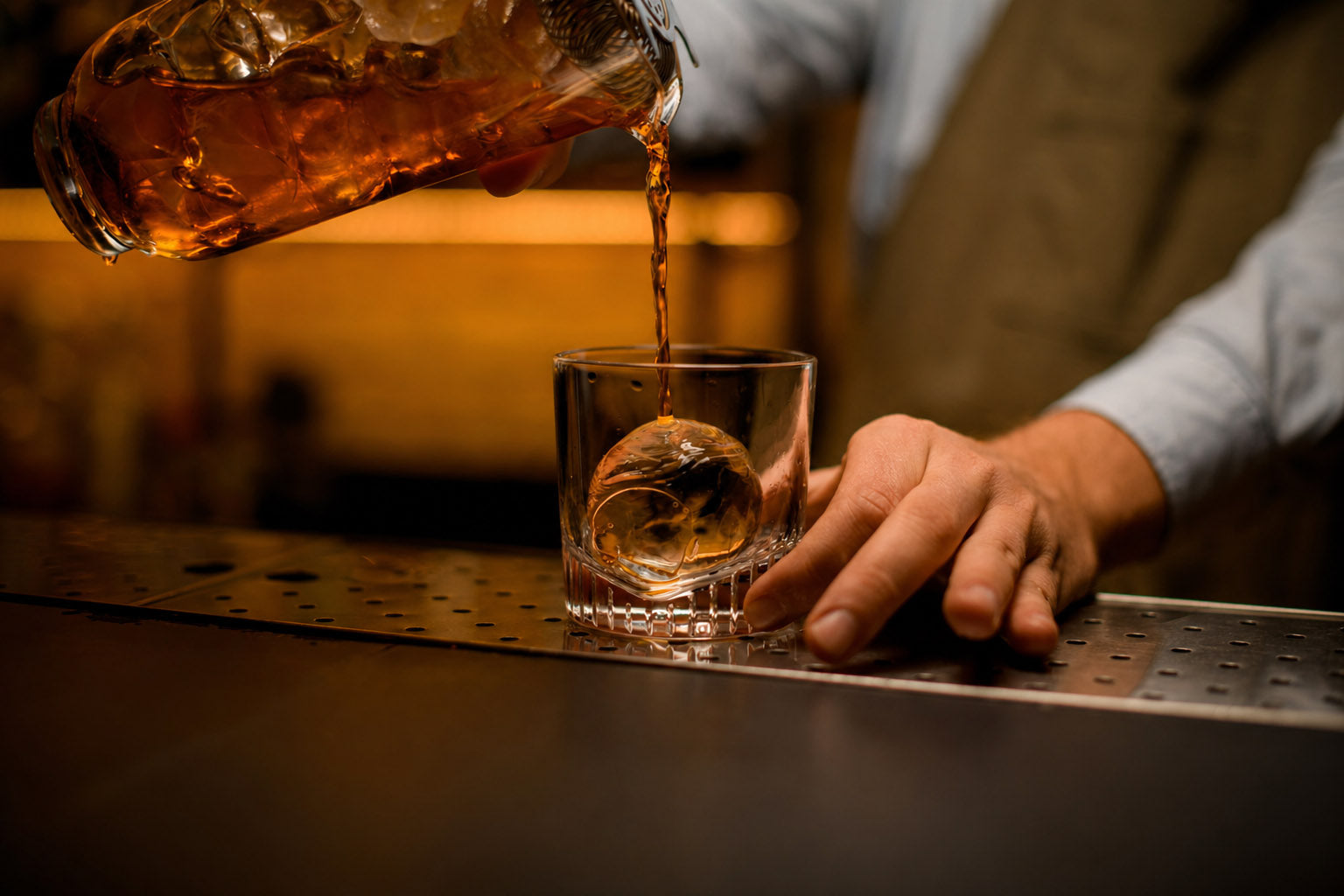 What Do Bartenders Use to Crush Ice? A Masterclass in Mixology Ice Preparation