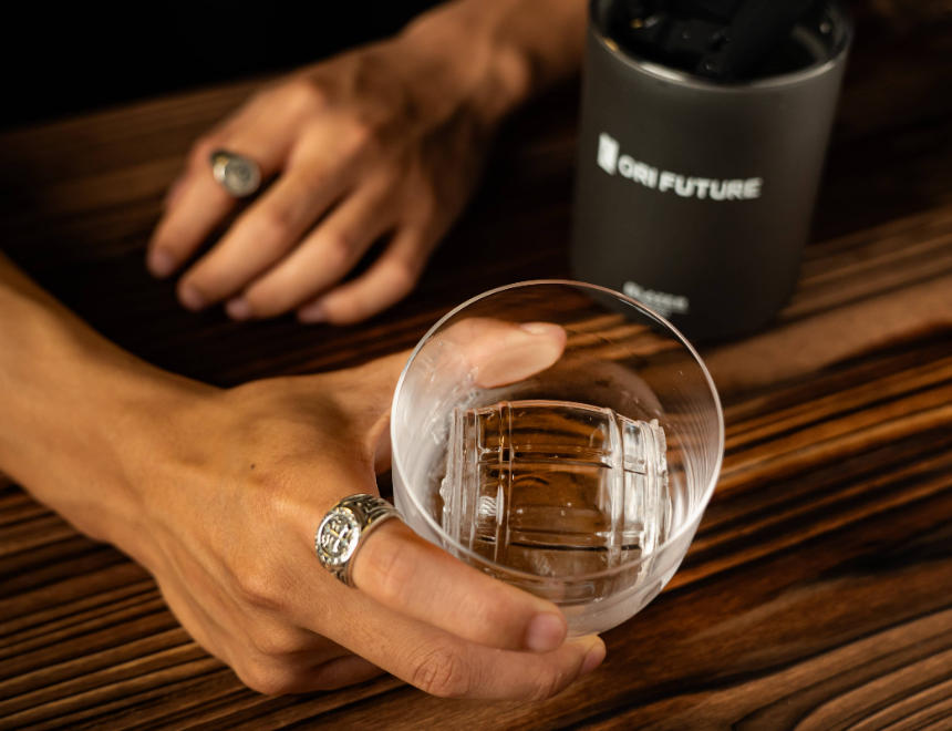 6 Steps to Make Clear Ice Balls With Ice Molds